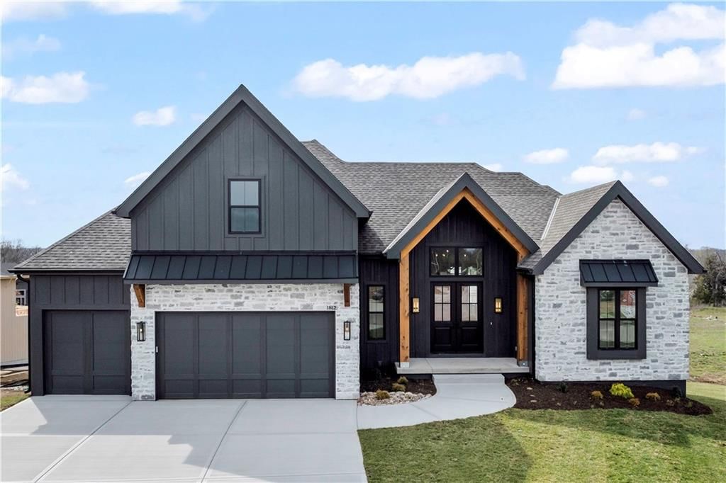 1812 NE Lashbrook Circle, Lee's Summit, MO