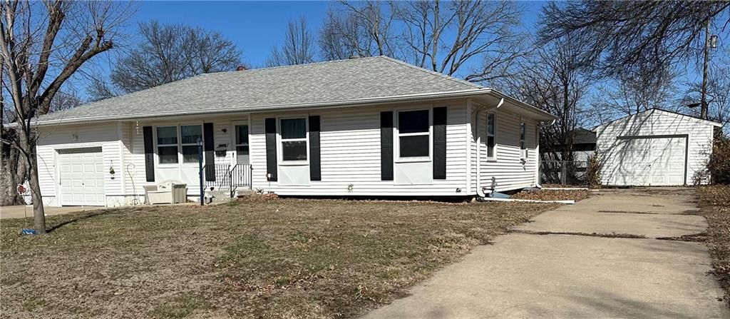 2002 Quail Street, Harrisonville, MO