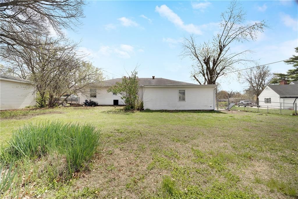 2002 Quail Street — photo 16