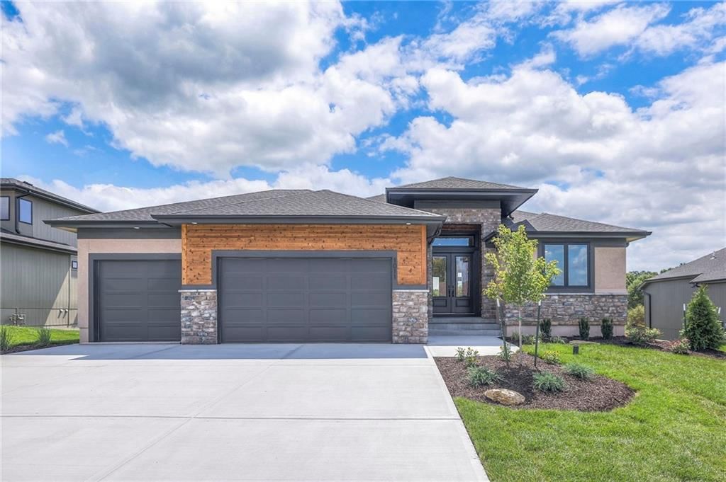 1011 Wilds Parkway, Greenwood, MO