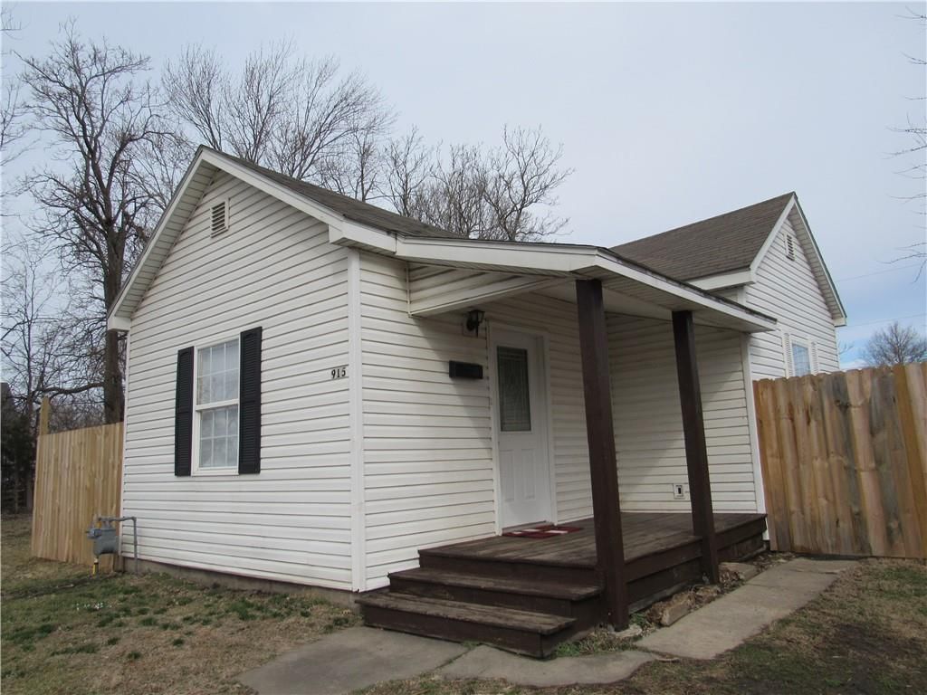 915 E 5th Street — photo 2