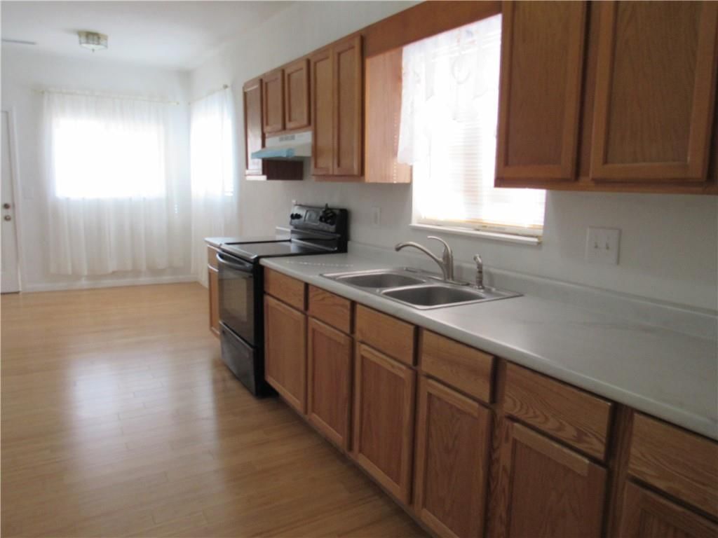 915 E 5th Street — photo 11