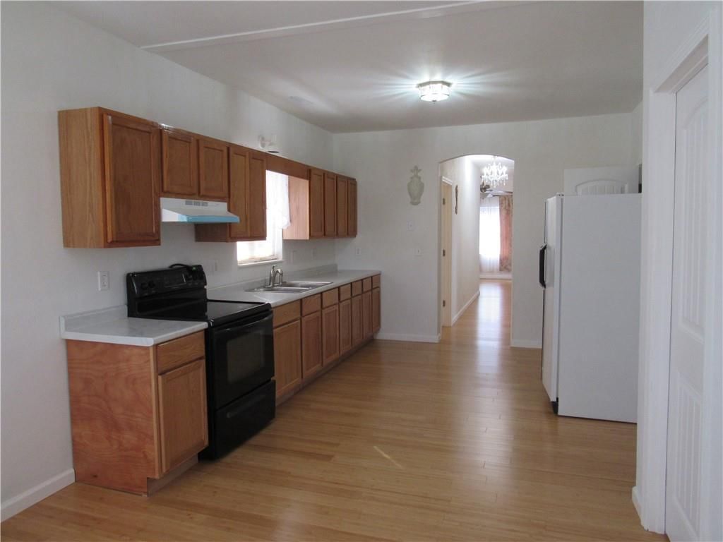915 E 5th Street — photo 12