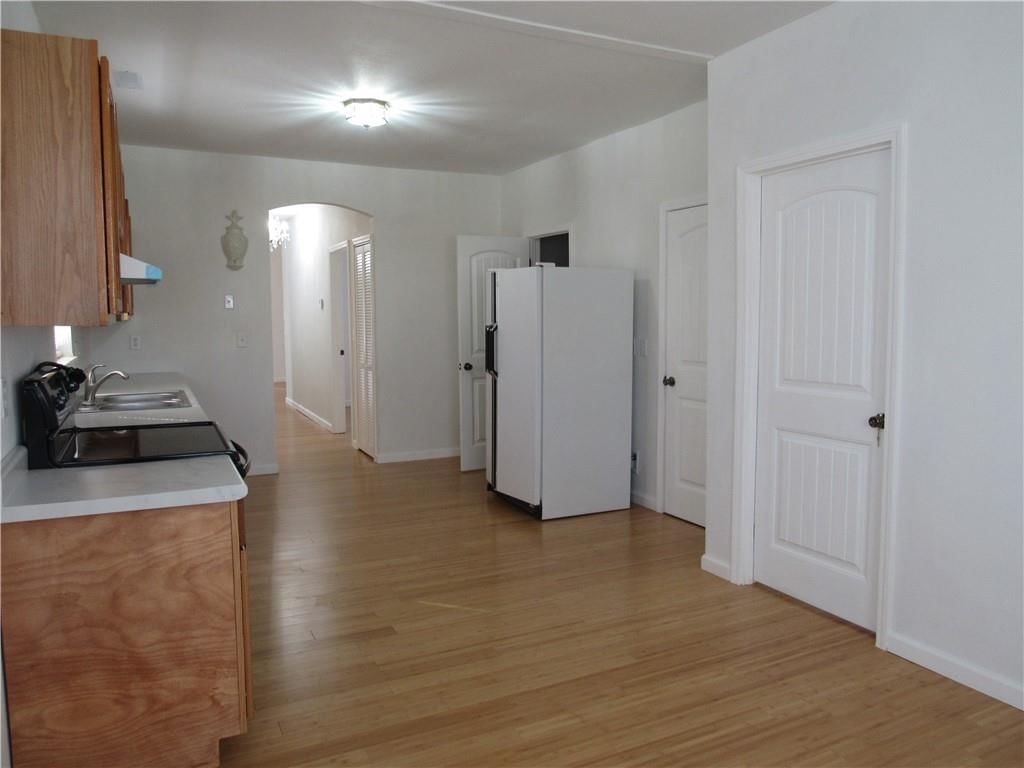 915 E 5th Street — photo 13