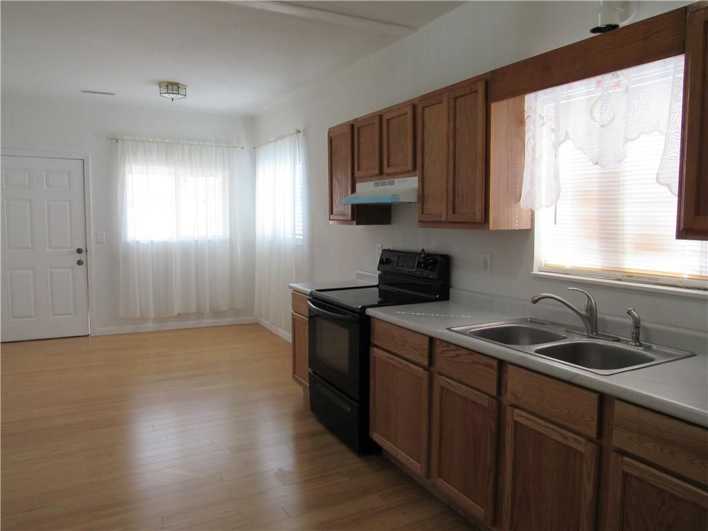 915 E 5th Street — photo 14
