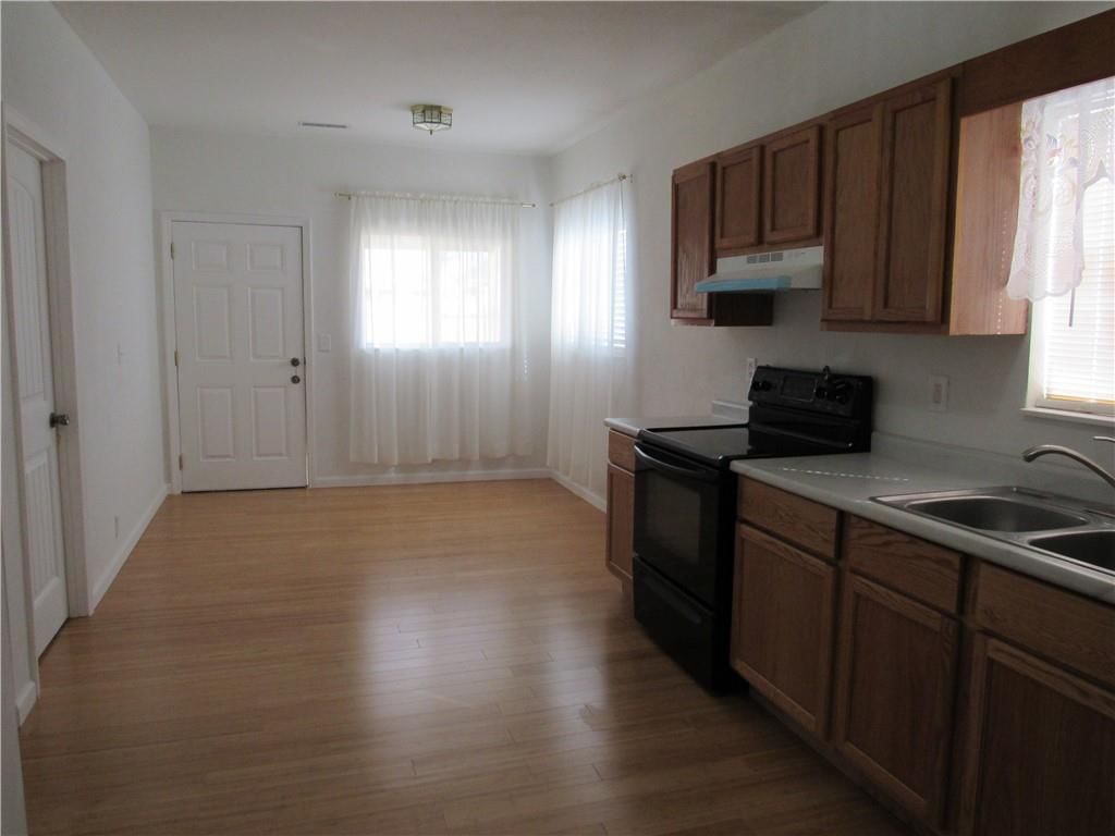 915 E 5th Street — photo 15