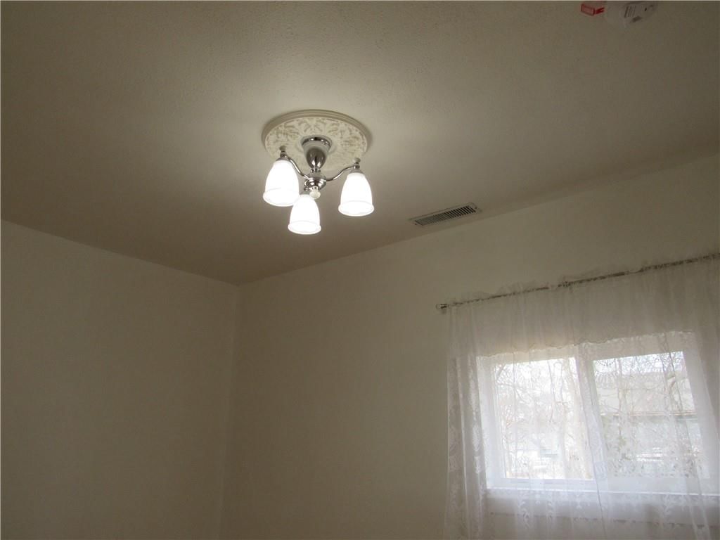 915 E 5th Street — photo 18