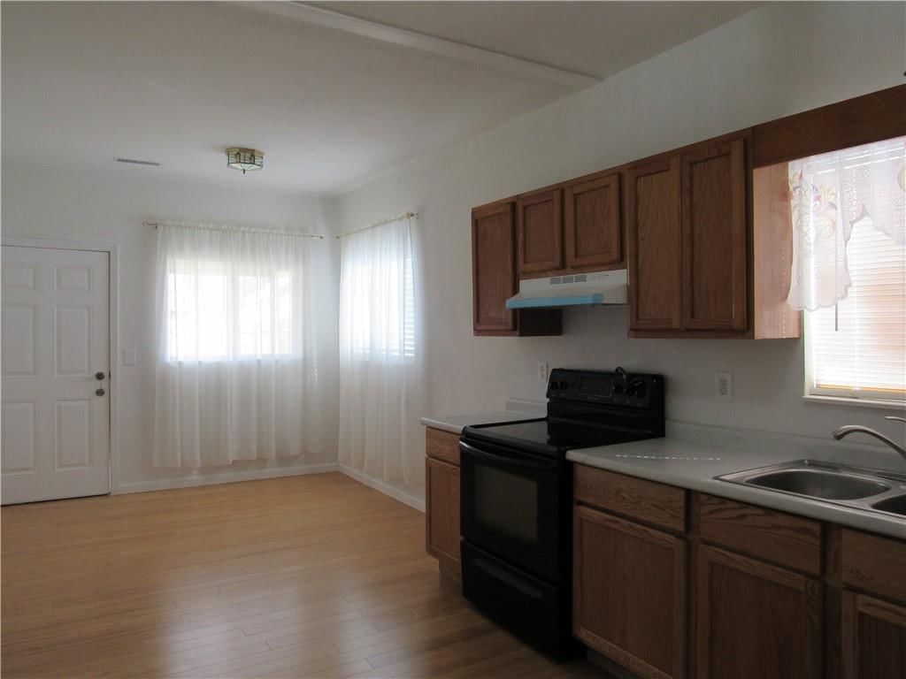915 E 5th Street — photo 30