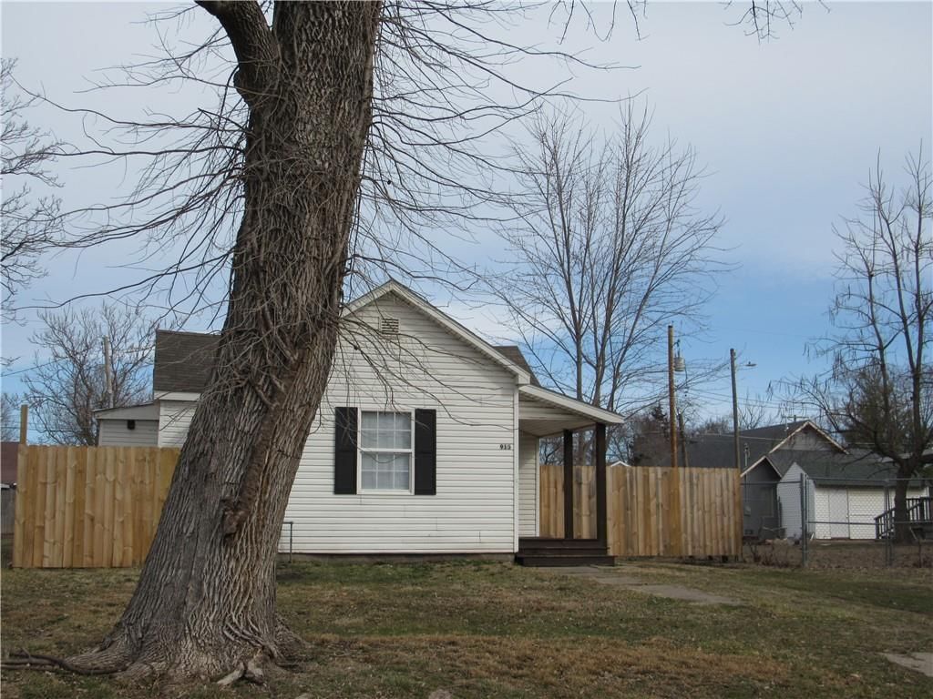 915 E 5th Street — photo 38