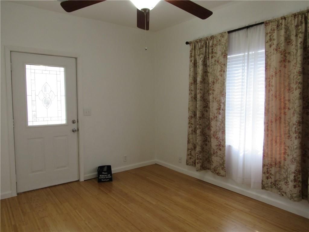 915 E 5th Street — photo 5