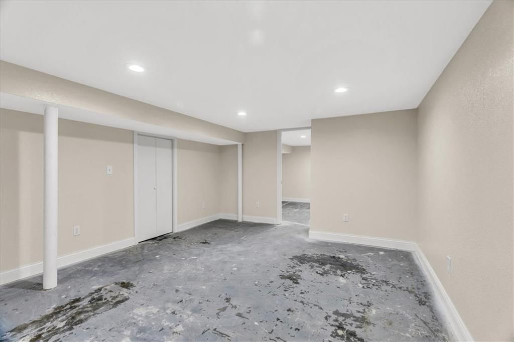 7624 Roswell Avenue — photo 12