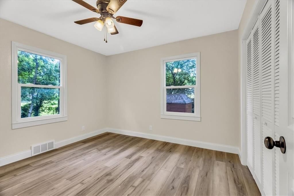 7624 Roswell Avenue — photo 15