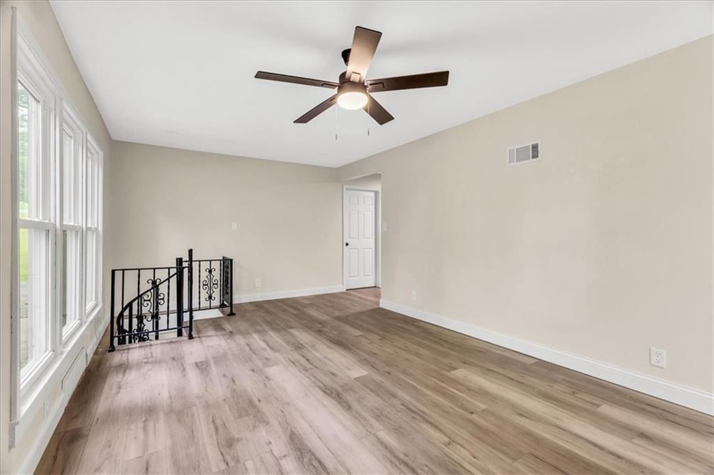 7624 Roswell Avenue — photo 17