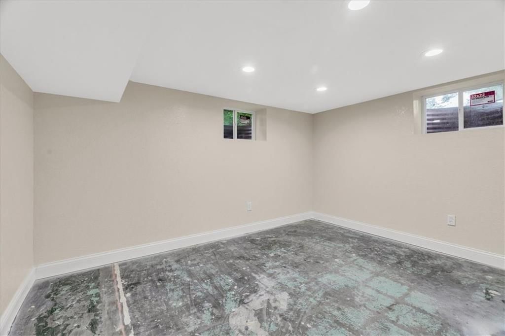 7624 Roswell Avenue — photo 21