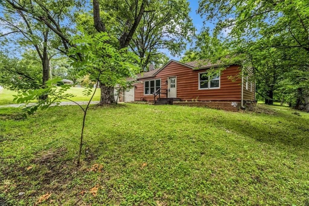7624 Roswell Avenue — photo 26
