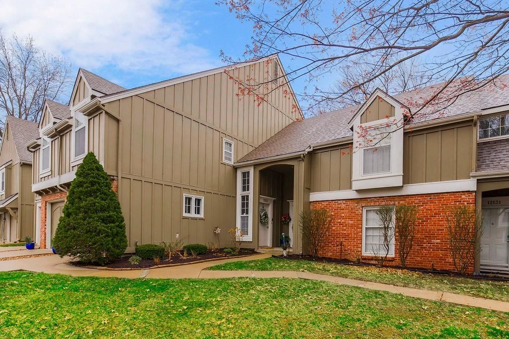12127 Hayes Street, Overland Park, KS