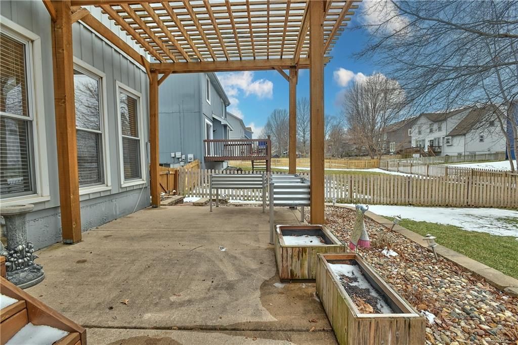 10704 N Harrison Street — photo 32