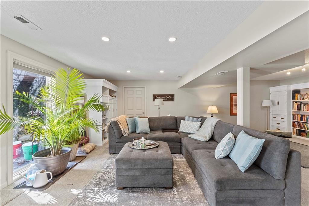 101 Asher Bay Street — photo 41