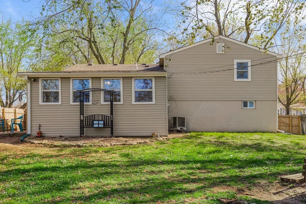 1102 NE Columbus Street — photo 3