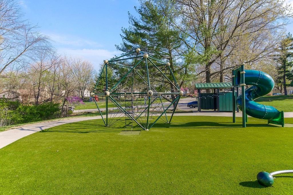 1102 NE Columbus Street — photo 32