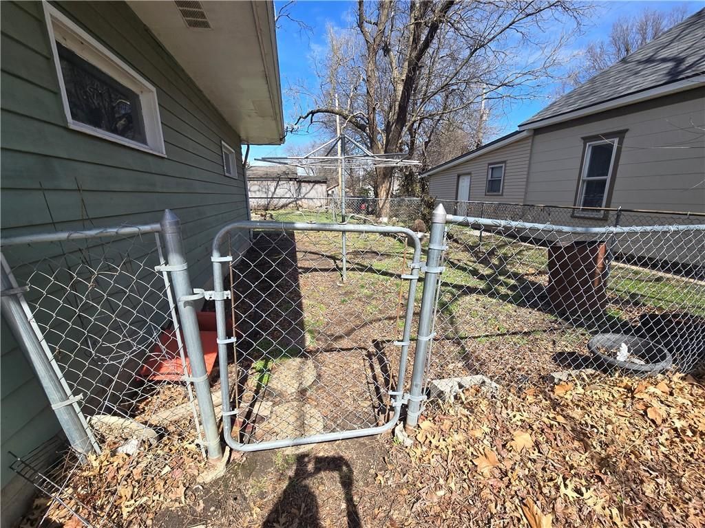 1802 N Grand Street — photo 19