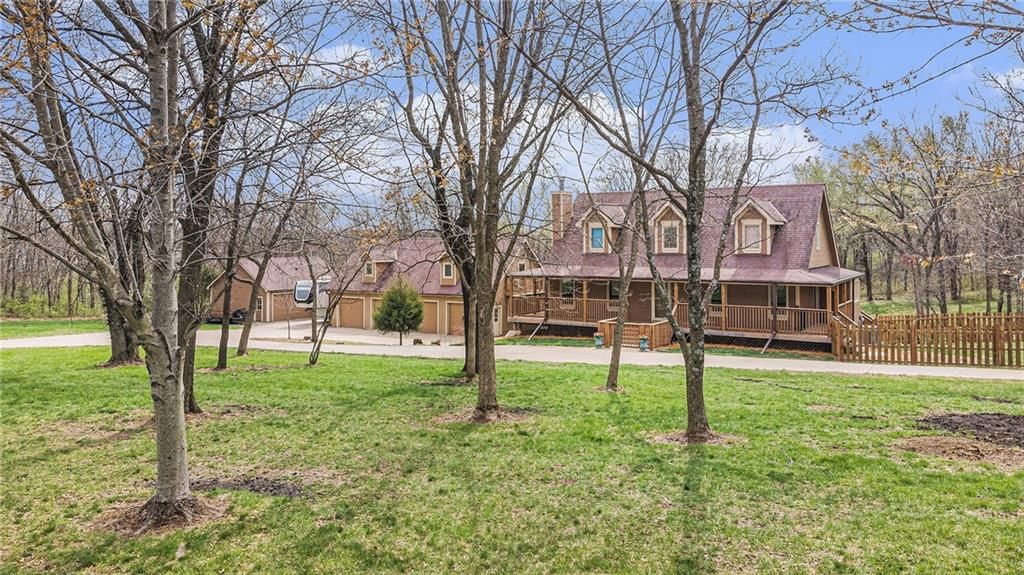 4623 Whispering Oaks Lane — photo 2