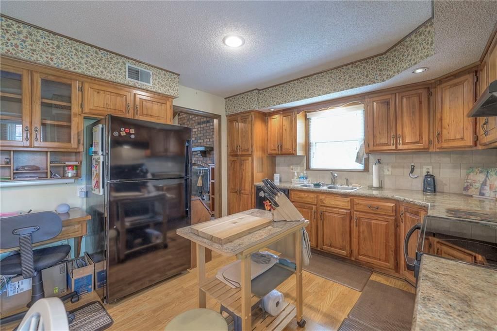 704 Sivley Street — photo 22