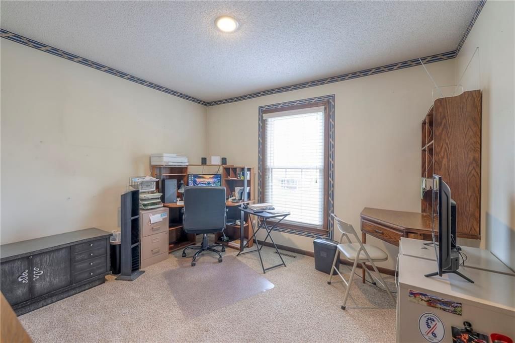 704 Sivley Street — photo 27