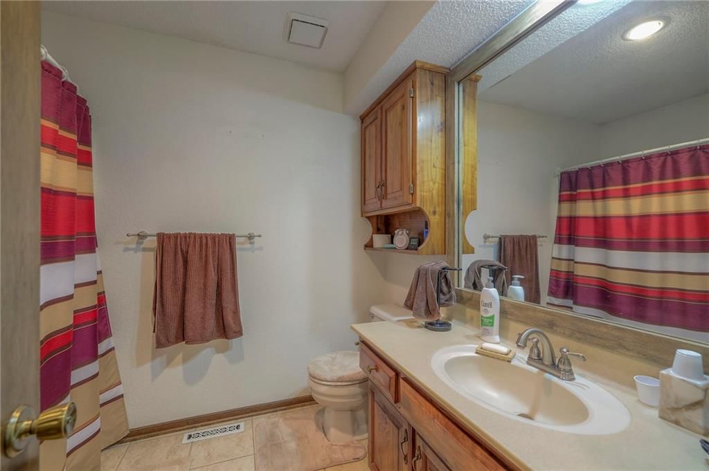 704 Sivley Street — photo 32
