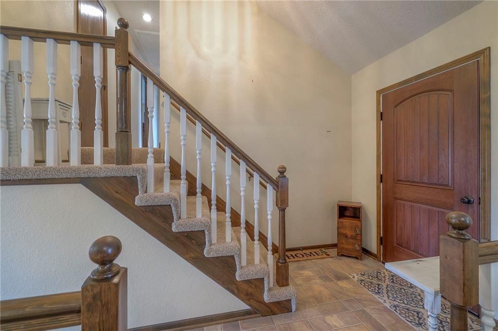 704 Sivley Street — photo 8