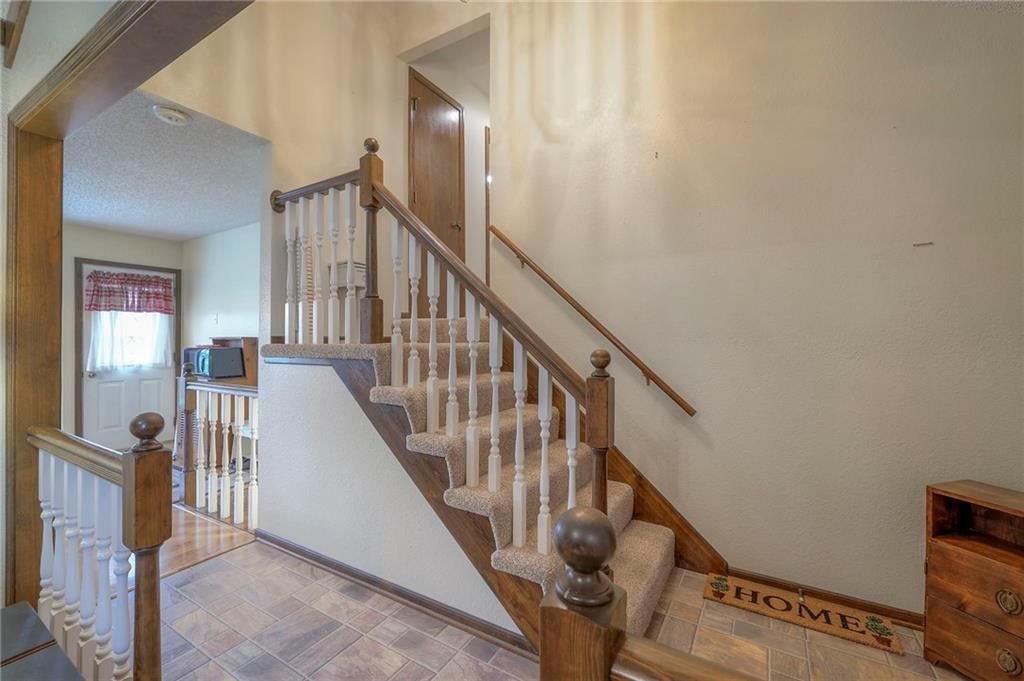 704 Sivley Street — photo 9