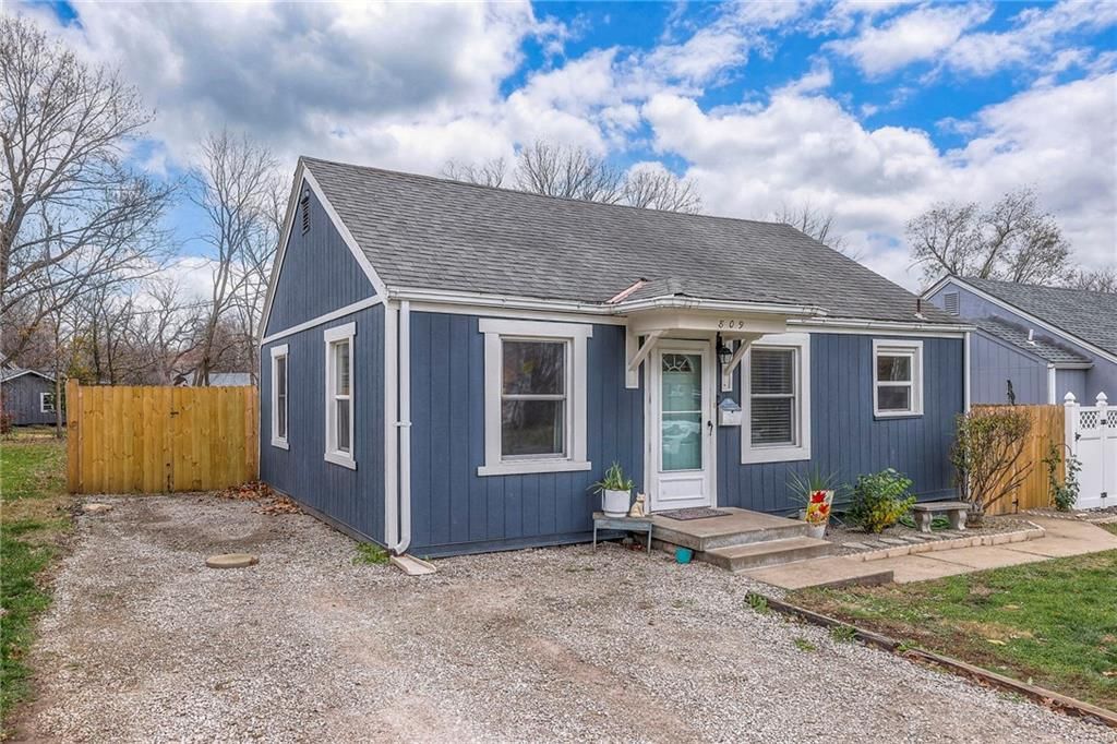 809 E Walnut Street — photo 2