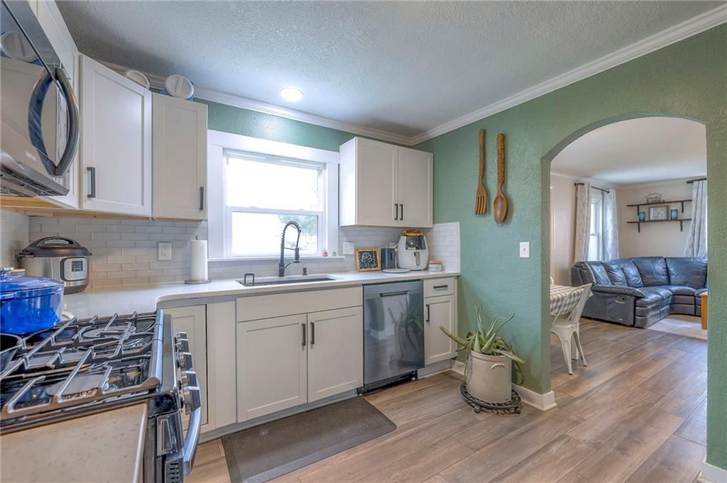 809 E Walnut Street — photo 12