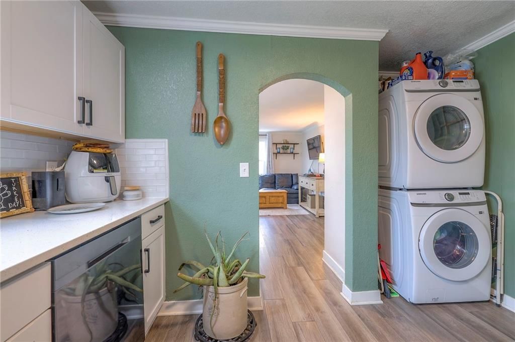 809 E Walnut Street — photo 13