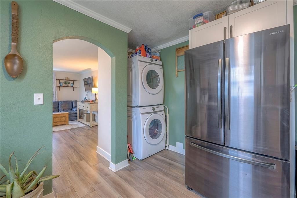 809 E Walnut Street — photo 14