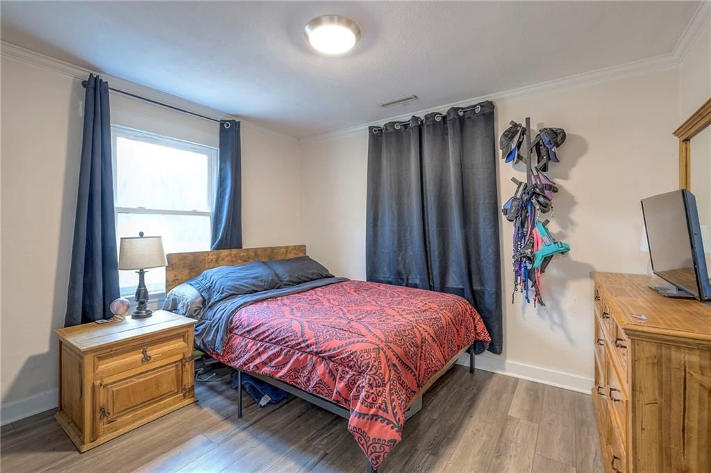 809 E Walnut Street — photo 15