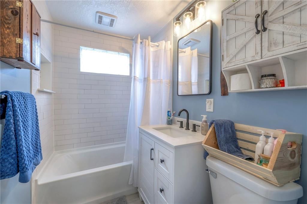 809 E Walnut Street — photo 17
