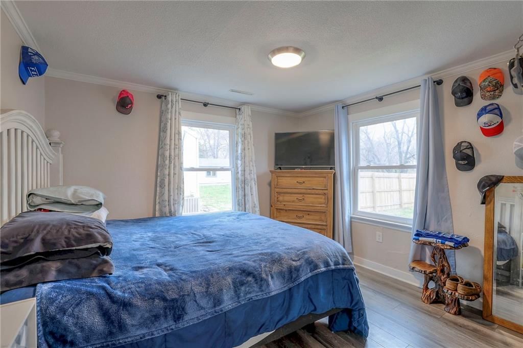 809 E Walnut Street — photo 18