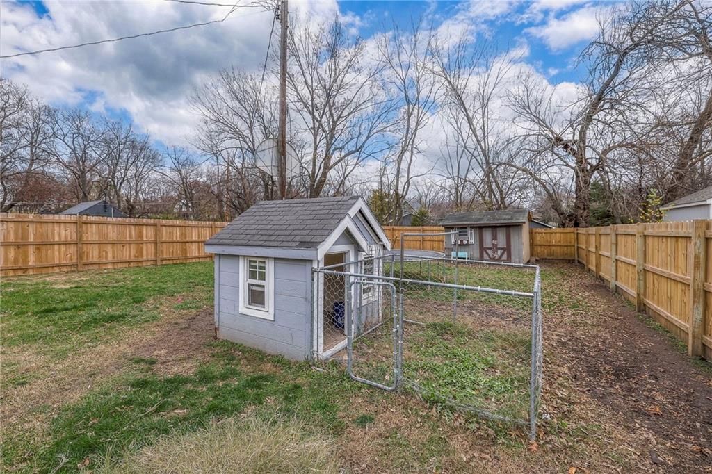 809 E Walnut Street — photo 21