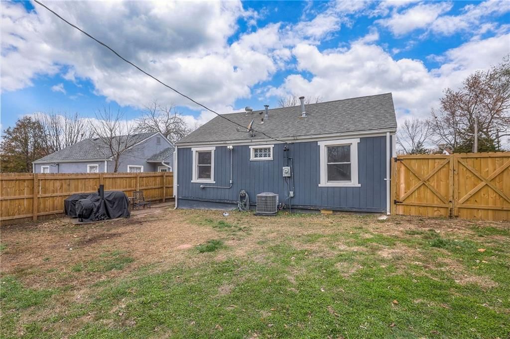 809 E Walnut Street — photo 24