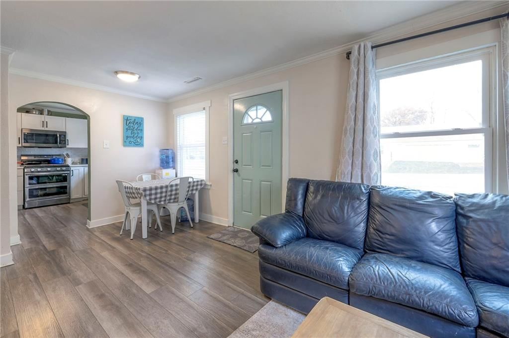 809 E Walnut Street — photo 4