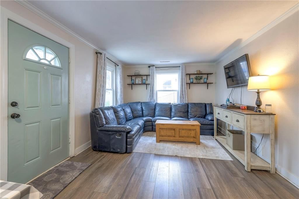 809 E Walnut Street — photo 6