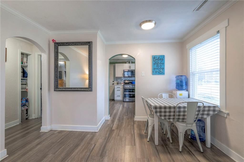 809 E Walnut Street — photo 9