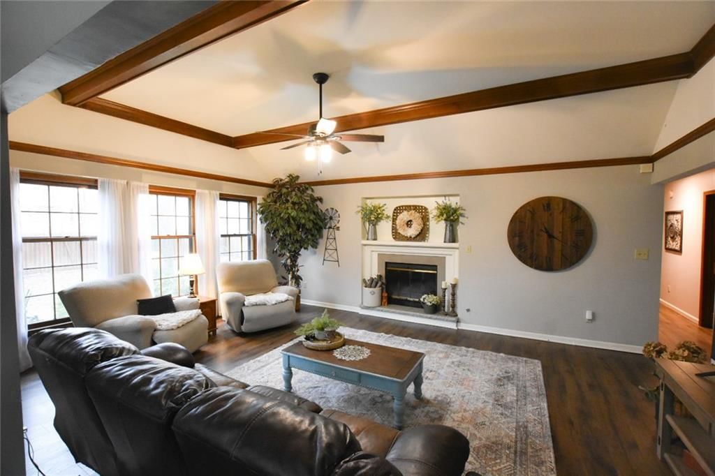 408 NW Manor Drive — photo 12