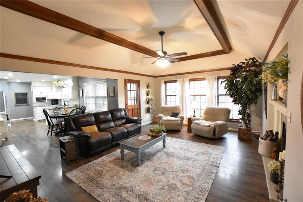 408 NW Manor Drive — photo 5
