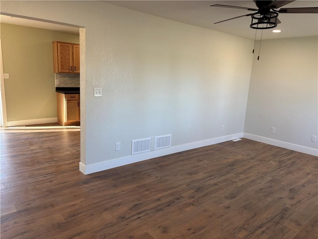 305 8th Street — photo 22