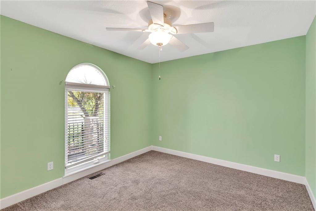4122 SW Minnesota Drive — photo 8