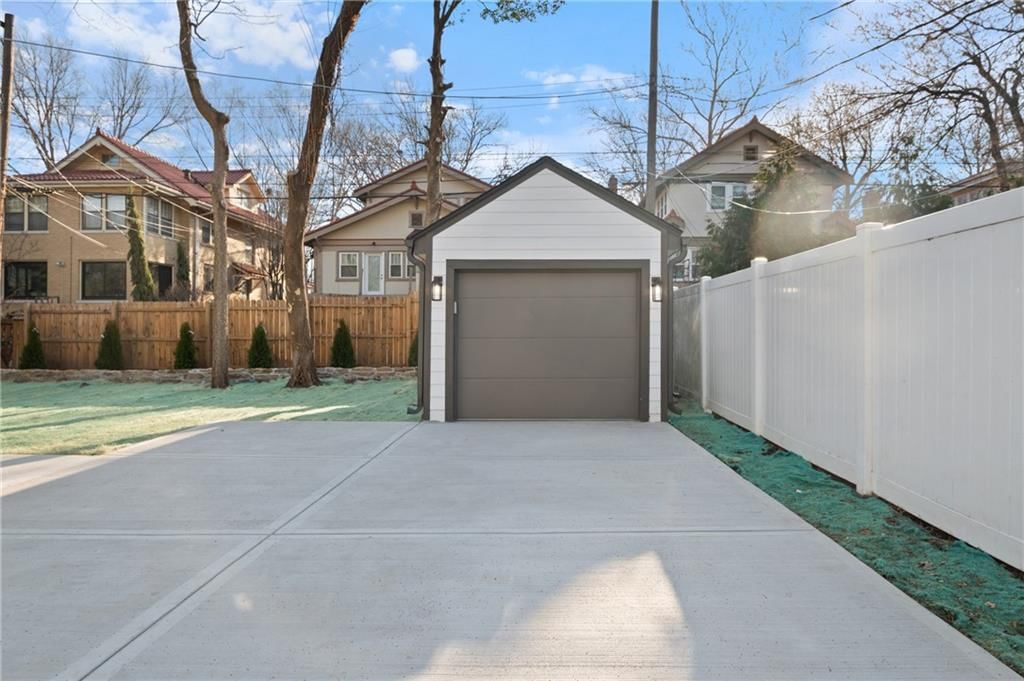 5707 Charlotte Street — photo 24