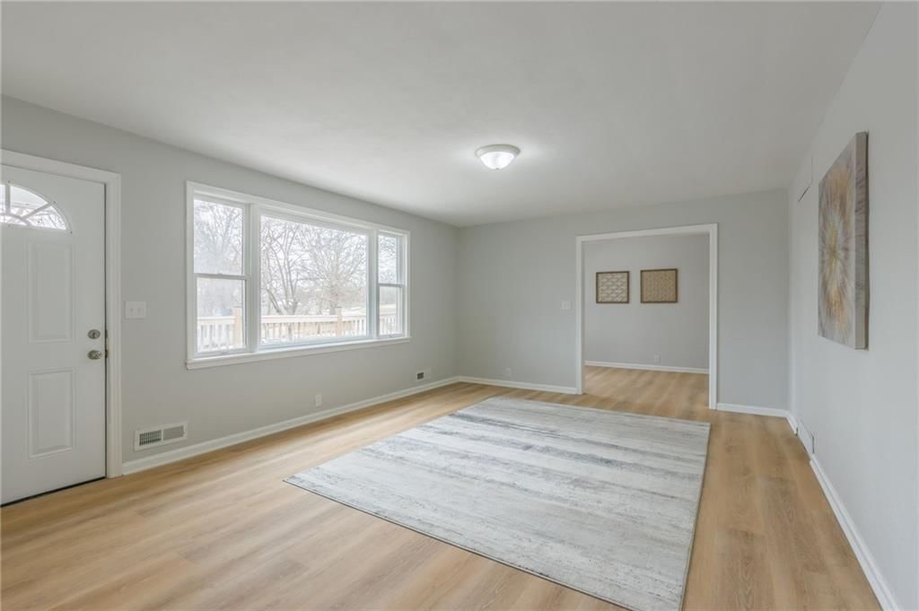 5804 Hedges Avenue — photo 7