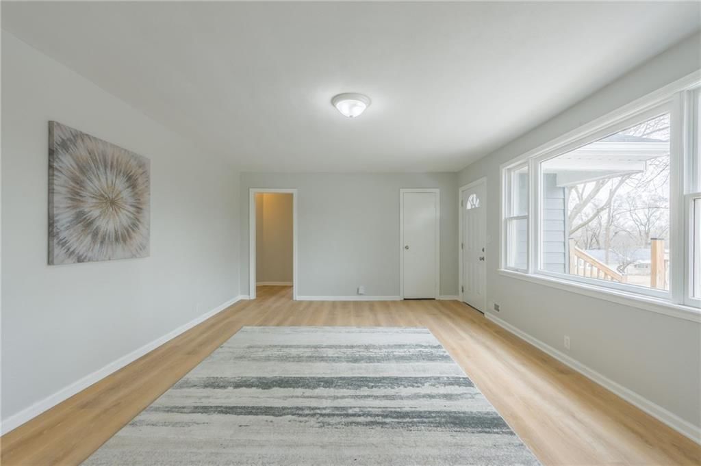 5804 Hedges Avenue — photo 8